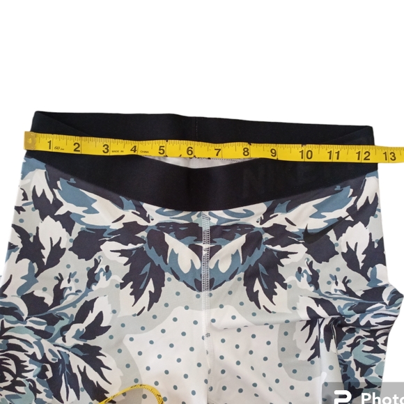 Nike Pro Dri-Fit Floral with Polka Dots Leggings - Picture 4 of 9